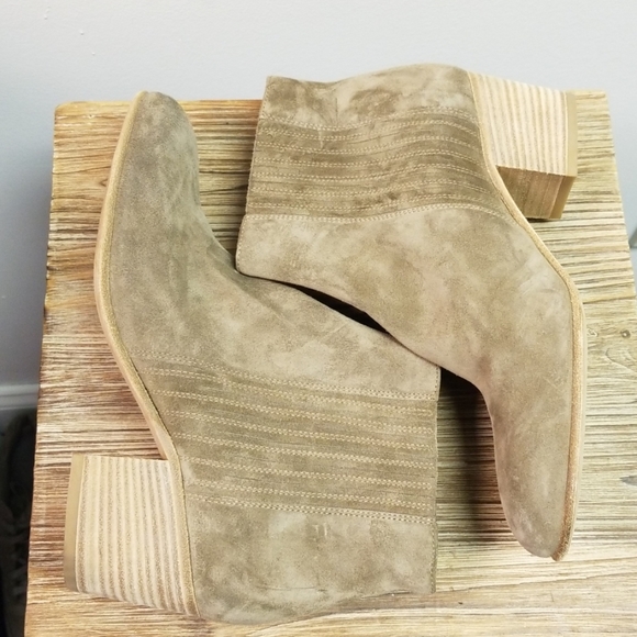 Vince. Haider Sport Suede Ankle Bootie Beige - Picture 4 of 8